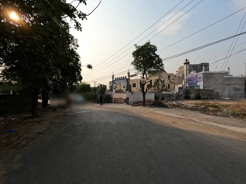 1 Kanal 60 Feet Road Best Location Near Park Mosque And Wapda Around About 9