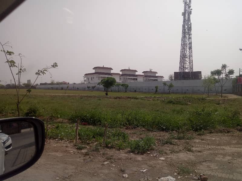 10 Marla Corner Plot Very Near Park Mosque And Main College Road Approach Residential Plot For Sale 0