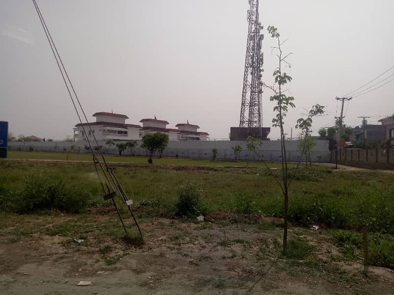 10 Marla Corner Plot Very Near Park Mosque And Main College Road Approach Residential Plot For Sale 2