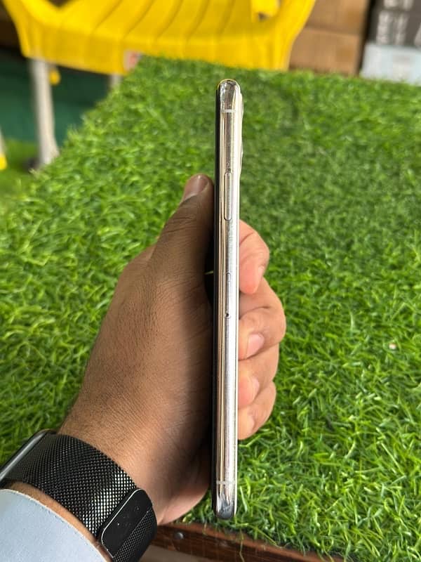 Iphone 11 pro max 256 GB PTA 1