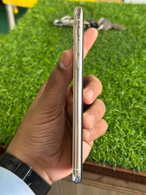 Iphone 11 pro max 256 GB PTA 2