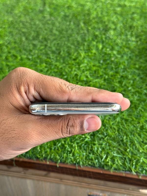 Iphone 11 pro max 256 GB PTA 5