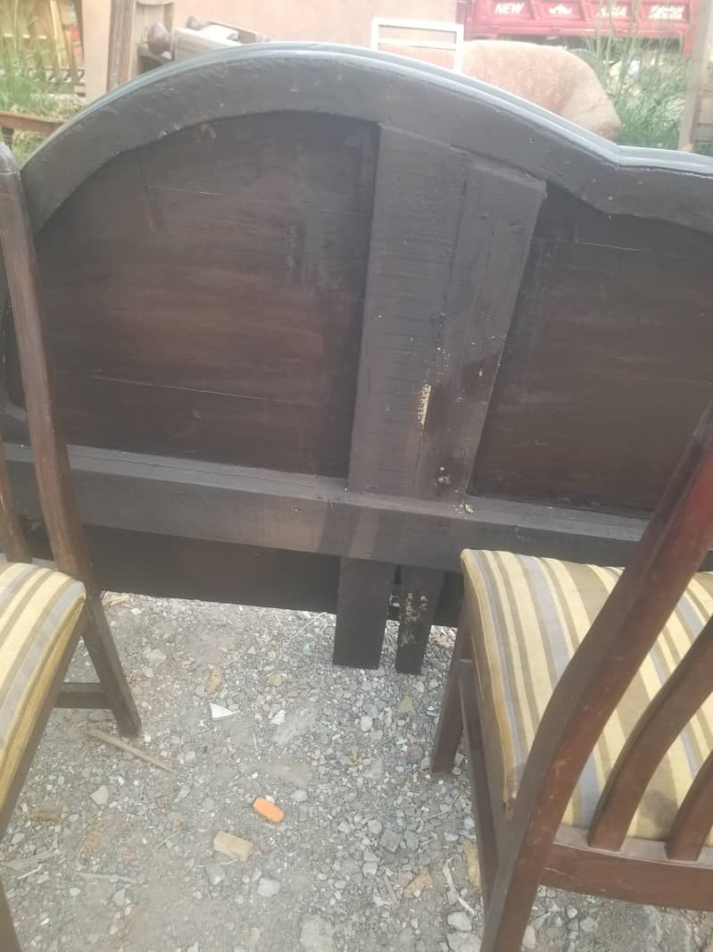 5 feet double bed for sale 10×10 condition 1