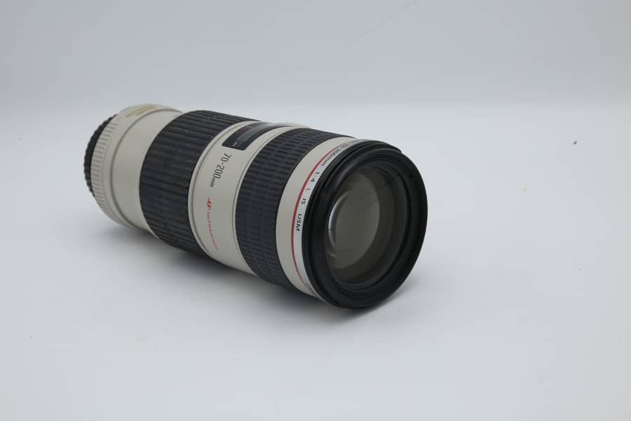 Canon 70-200mm f/4 L Series Lens – 10/10 Condition with IS system 6