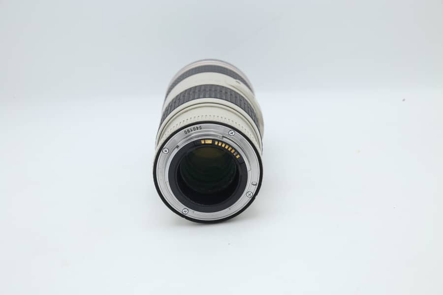 Canon 70-200mm f/4 L Series Lens – 10/10 Condition with IS system 7