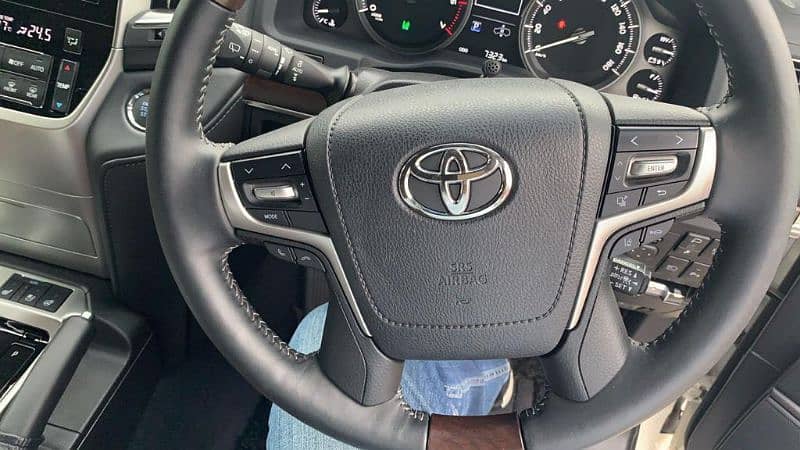 Toyota Land Cruiser 2017 registered 15