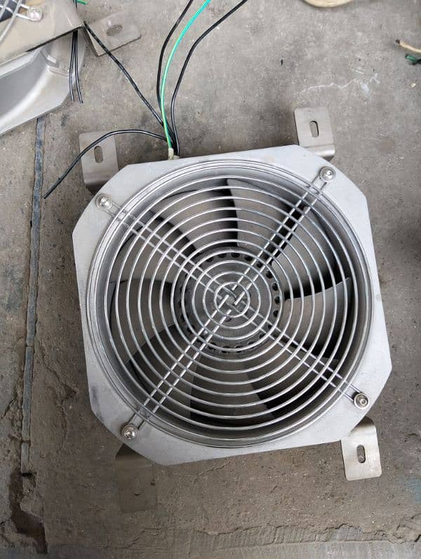 like new condition exhaust fan 10 inch 1