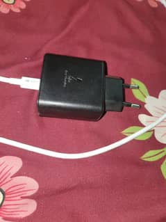 Samsung ka 45wat ka charger hai fast charger