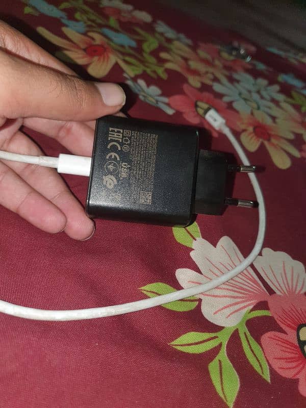 Samsung ka 45wat ka charger hai fast charger 1