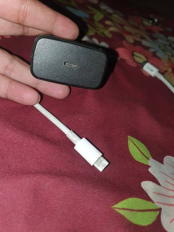 Samsung ka 45wat ka charger hai fast charger 2