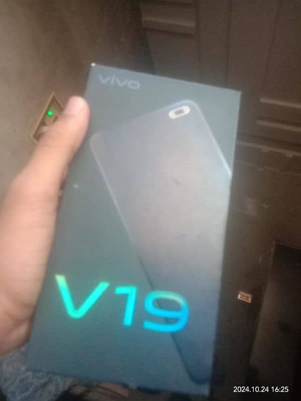 Vivo V19 Urgent sale with box 6