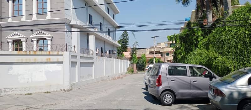 2 Kanal Cornner Triple Story Commical Building For Rent Wapdah Town Round about. 1