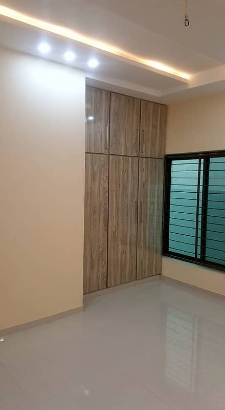 Beautiful 10 Marla Brand New Lower Portion For Rent In Park View City Lahore 1