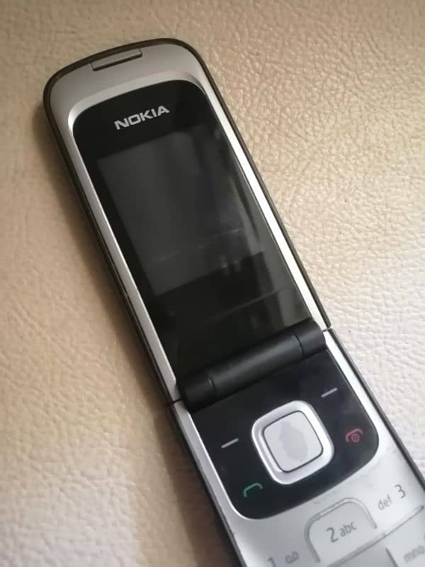 Nokia flip 2720a-c Romania 2