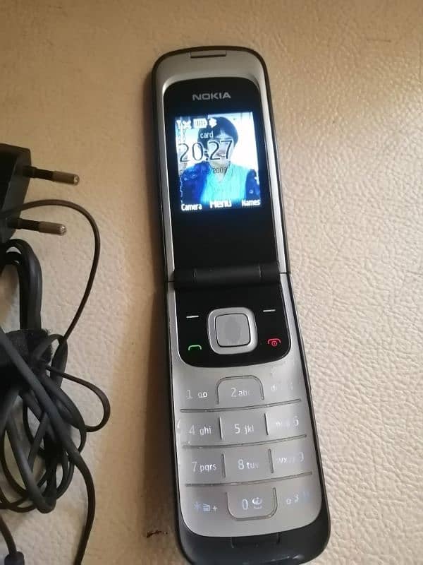 Nokia flip 2720a-c Romania 3