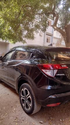 Honda Vezel 2015 for urgent sale