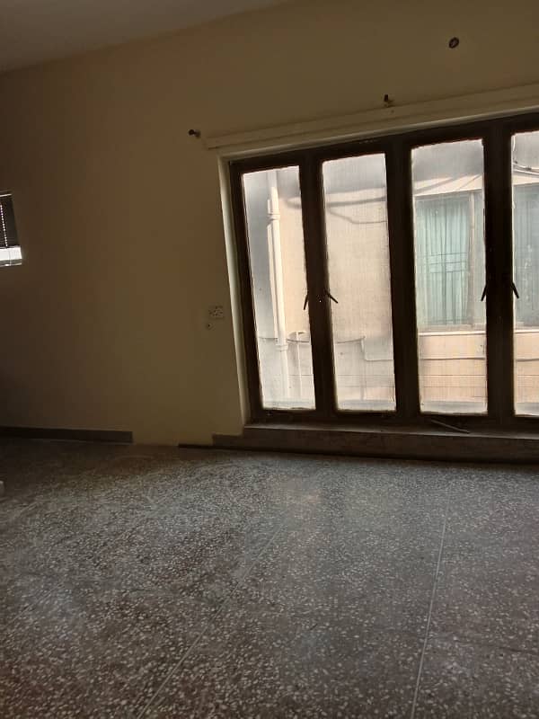 1 Kanal Upper Portion Available For Rent. 5