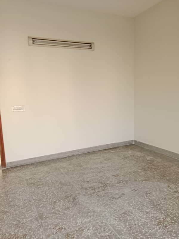 1 Kanal Upper Portion Available For Rent. 12