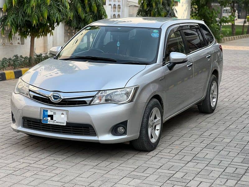 Toyota Corolla Fielder 2014 1