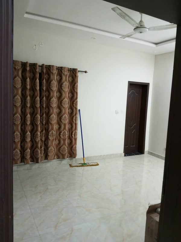 10 marla upper portion for rent in LDA AVENUE_1 4