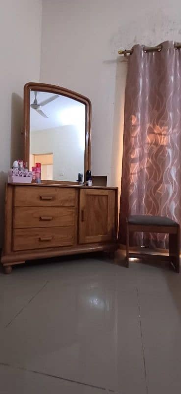 Dressing Table with Seater 3