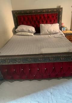 Woden bed