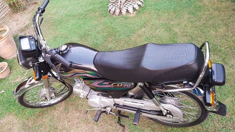 Honda CD 70 BLACK 2023 in Mint Condition 9