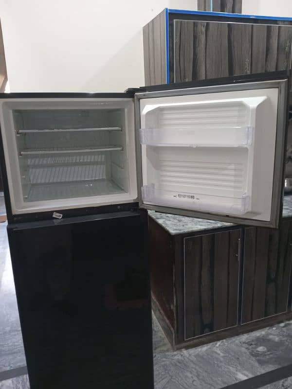 Dawlance inverter refrigerator (03040543282) 2