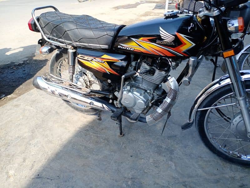 Honda CG 125 Model 21 Black 4