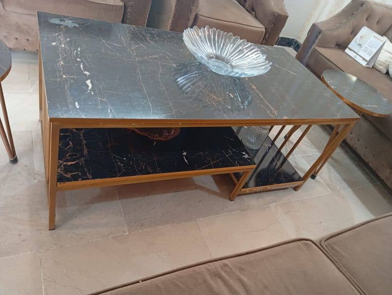 Center table for sale with 2 coffee table 3