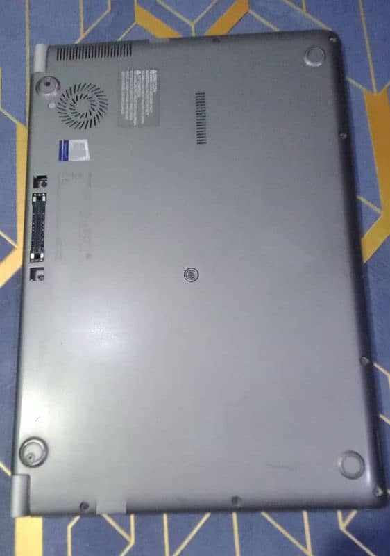 Thoshiba Ultrabook 1