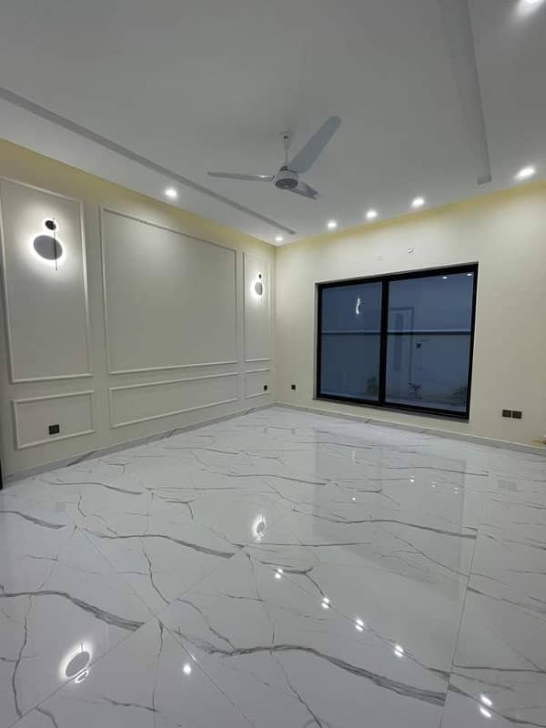 1 kanal house available for rent in Velencia housing society Lahore 4