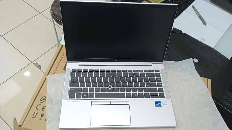 Hp elitebook 840 G8 (Ci7 11th gen) intel iris graphics 4