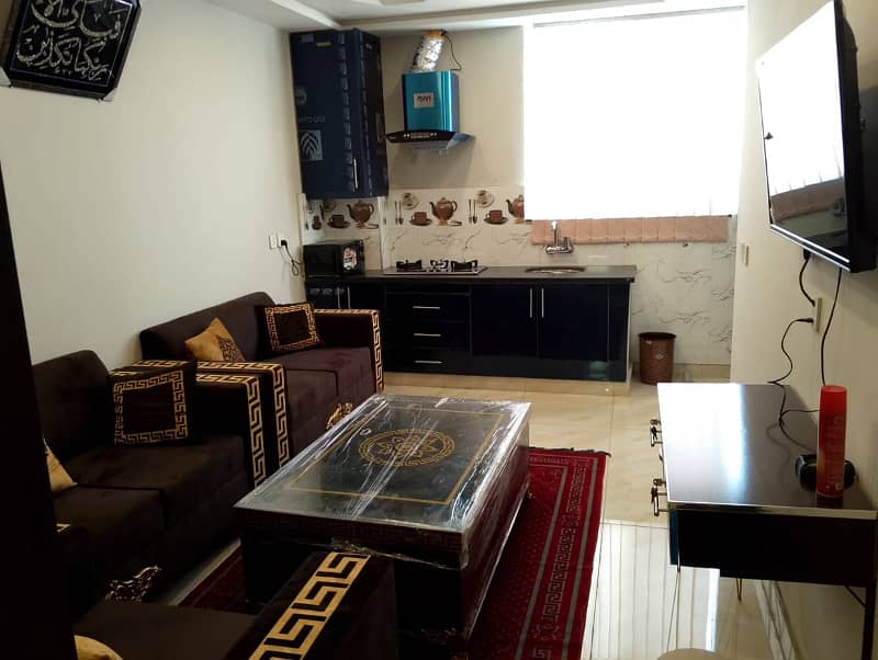 BRAND NEW 1 BED FURNISHED APPARTMENT AVALIABLE FOR SALE SECTOR F BLOCK TALHA BAHRIA TOWN LAHORE 4