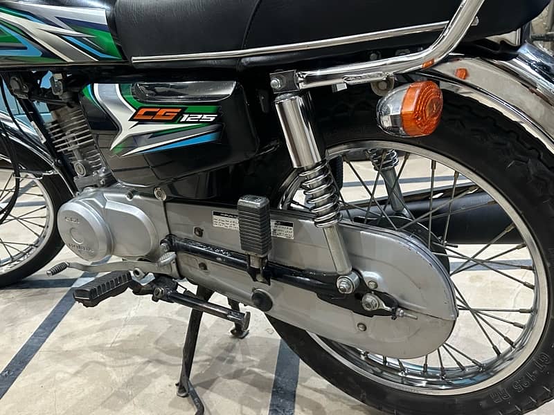 Honda CG125 2023 model black 4