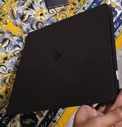 PS4 Slim (PlayStation 4)