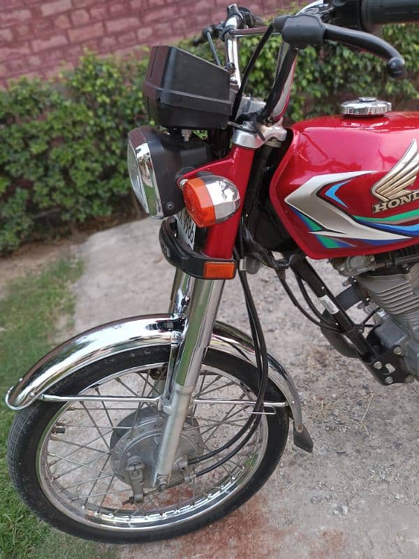 Honda 125 red color 2023 model urgent sell all original 4