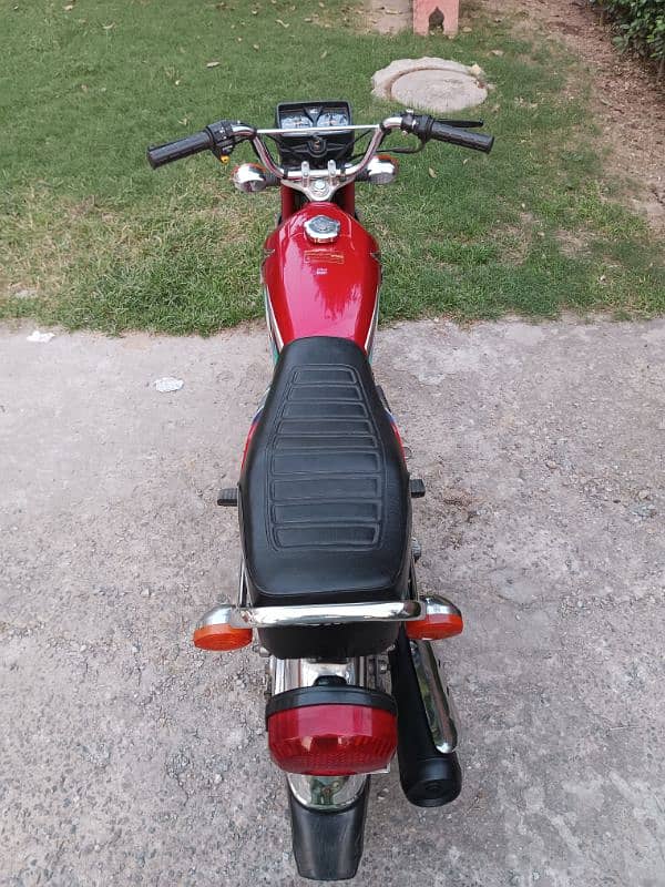 Honda 125 red color 2023 model urgent sell all original 5