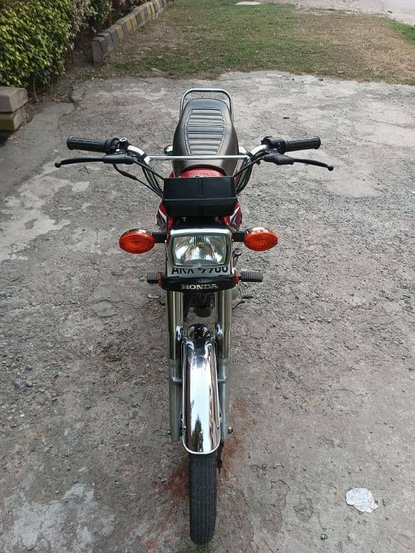 Honda 125 red color 2023 model urgent sell all original 8