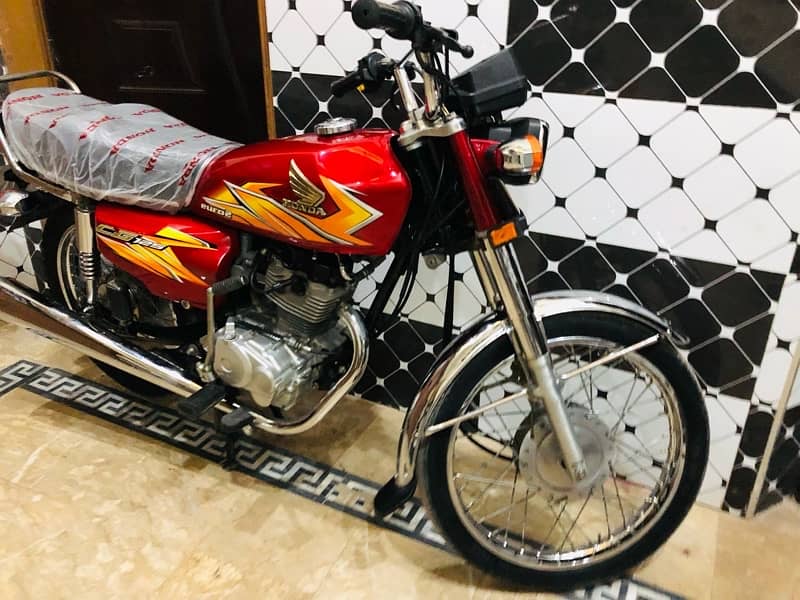 Honda 125 Neat and Clean 1