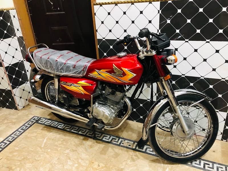 Honda 125 Neat and Clean 2