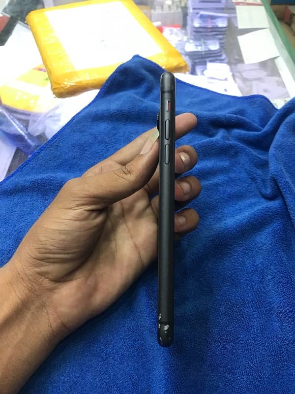 iPhone 11 water peck no open no repair 3