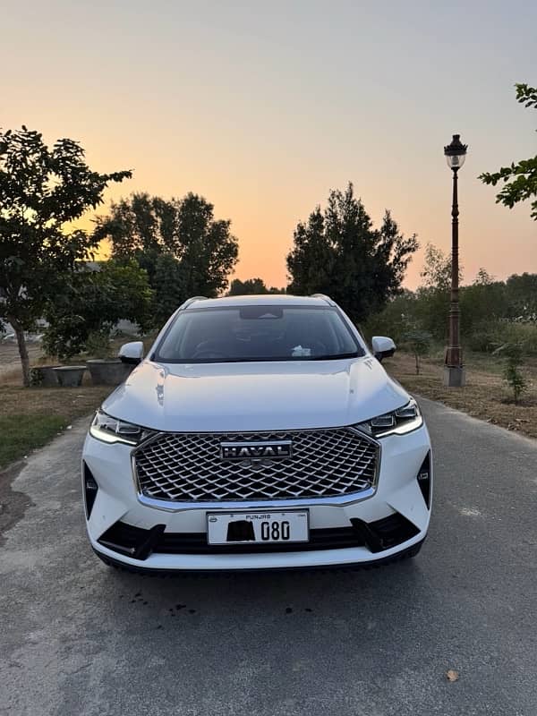 New Haval H6 1.5T August 2024 White Color with Burgundy Interior. 1