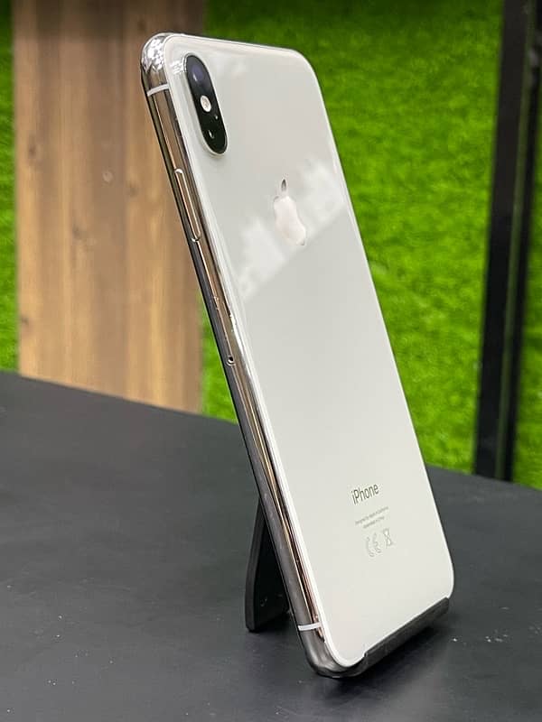 iphone xs max 1