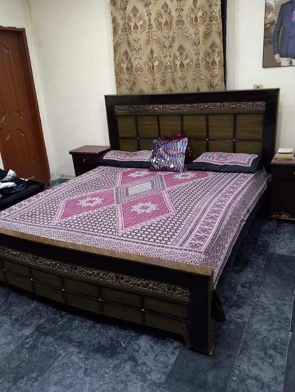 Double bed and 2 side tables 2