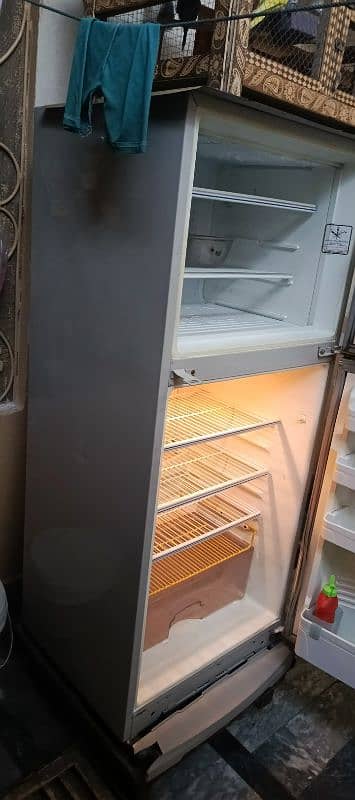 fridge dawlance 1