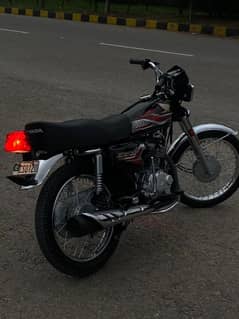 Honda 125 Red 2024