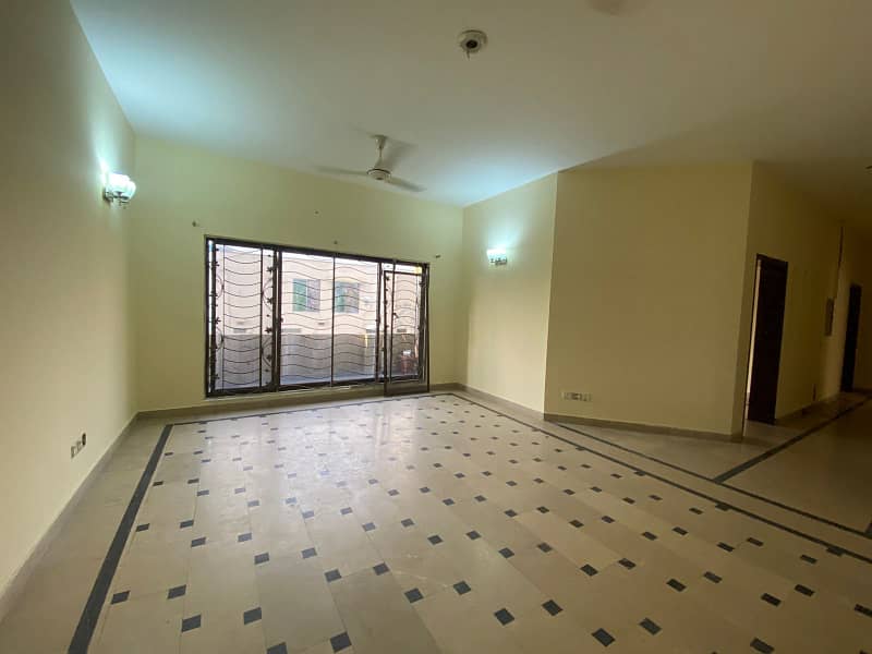 1 kanal Upper Portion / Separate Entrance Available for Rent in State Life Phase 0