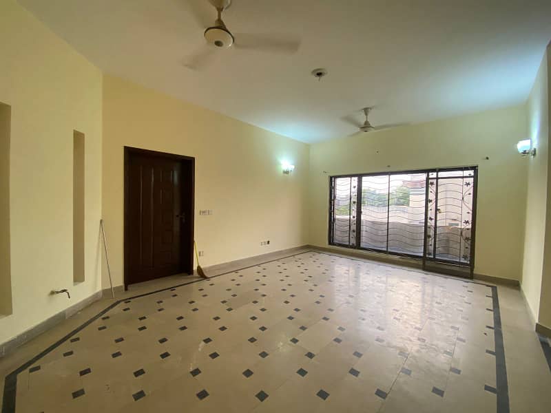 1 kanal Upper Portion / Separate Entrance Available for Rent in State Life Phase 7