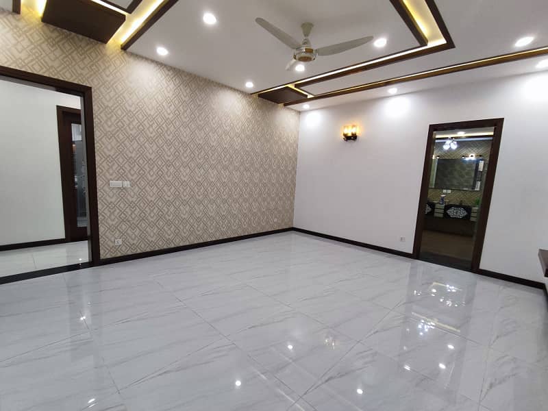 1 Kanal Bungalow Available For Rent In DHA Phase 6 With Super Hot Location. 3